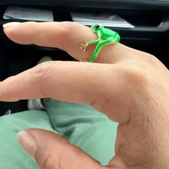 Green Frog Gold Ring - Picture 9 of 16